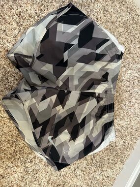 Nike Geometric Running Shorts - Black & Gray